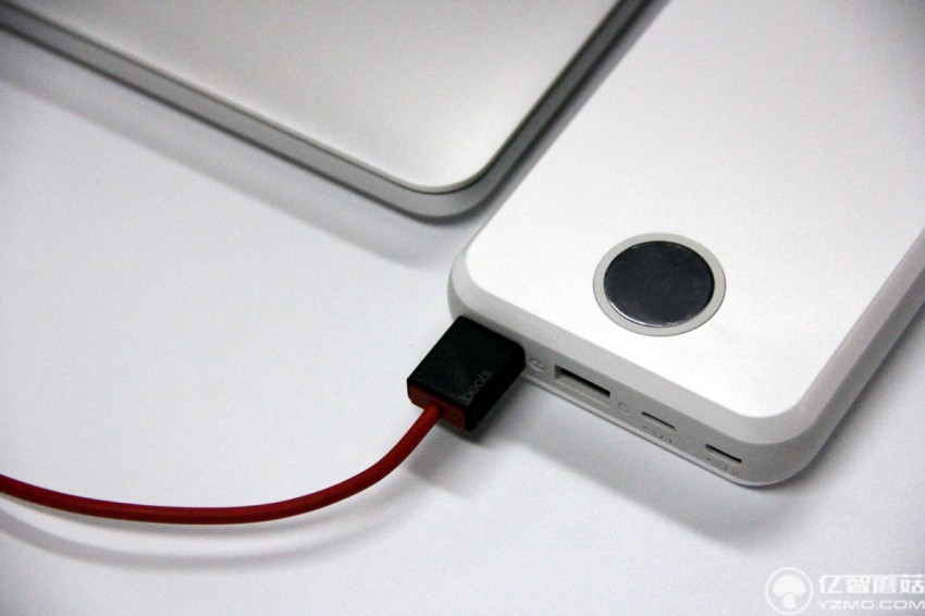 罗马仕Horus移动电源体验测评：来一场说走就走的旅行