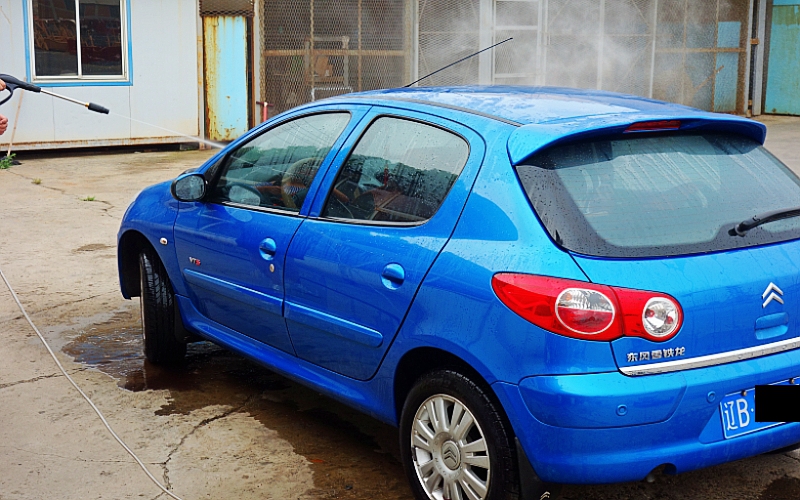 洗车干净不伤车漆从此告别洗车店,洗车不再烦恼