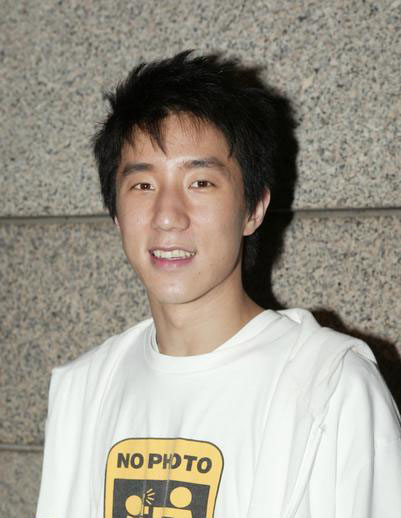 最坑爹星二代,两次入狱还暴打女友,老爹亲自道歉却仍不知悔改!