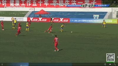 一帮傻子踢球,一群傻子跟我踢球