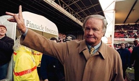 巴西球员肯尼迪辱华被勒令滚犊子嘴欠的贝卢斯科尼、拉涅利们早晚也得闭嘴