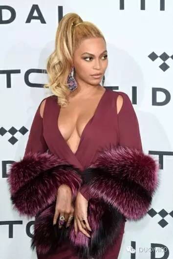 因为看起来很贵，所以叫吃土色，美的低调而优雅