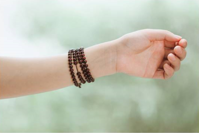 手串太松补救方法视频,长手串怎么调紧