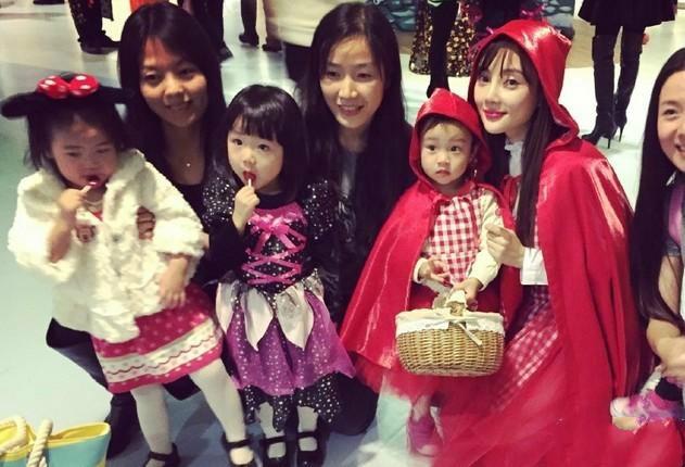 孙俪陪儿子打比赛,孙俪晒儿女踢球照