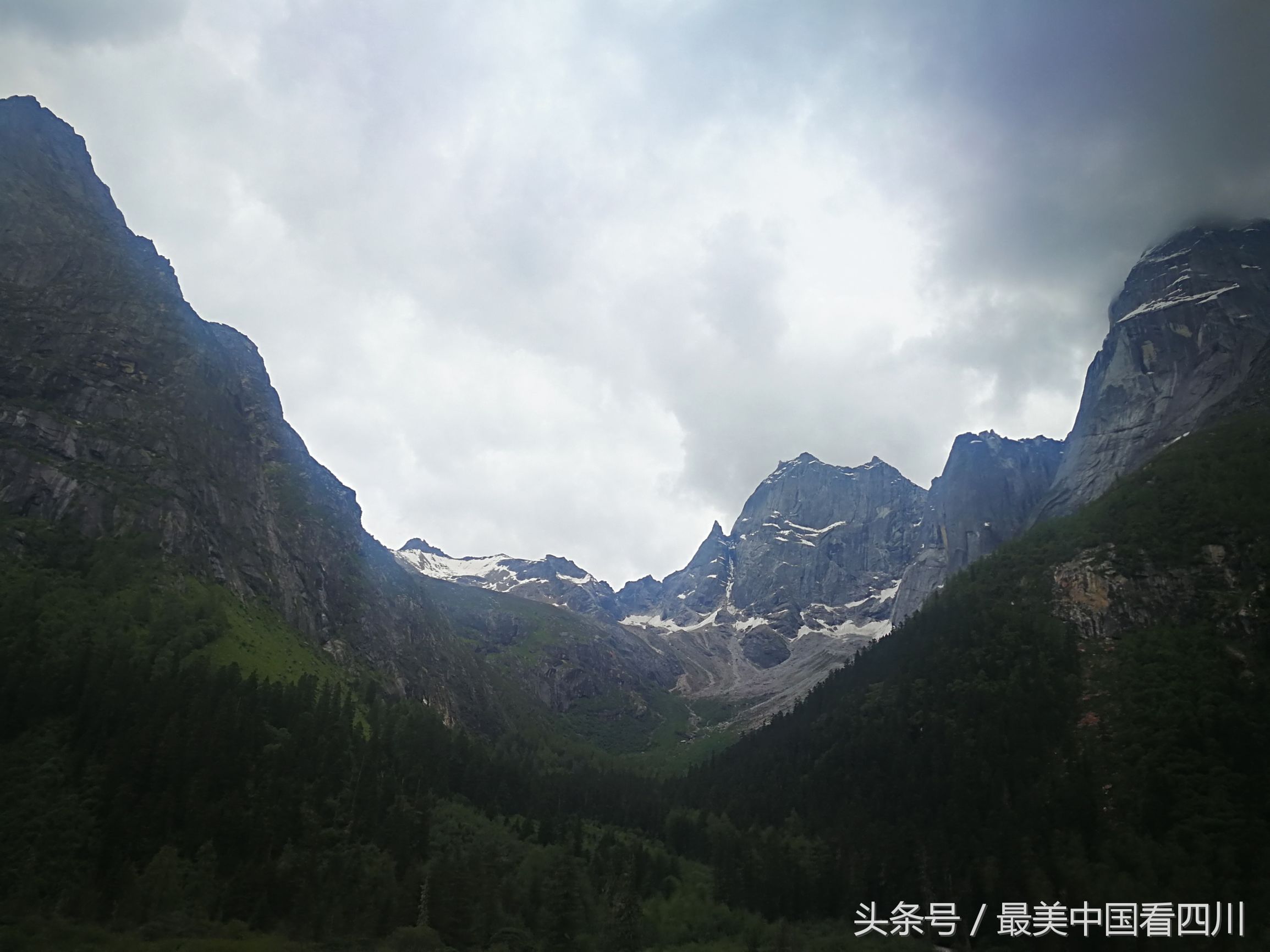 川渝足球联赛,川渝足球赛场外