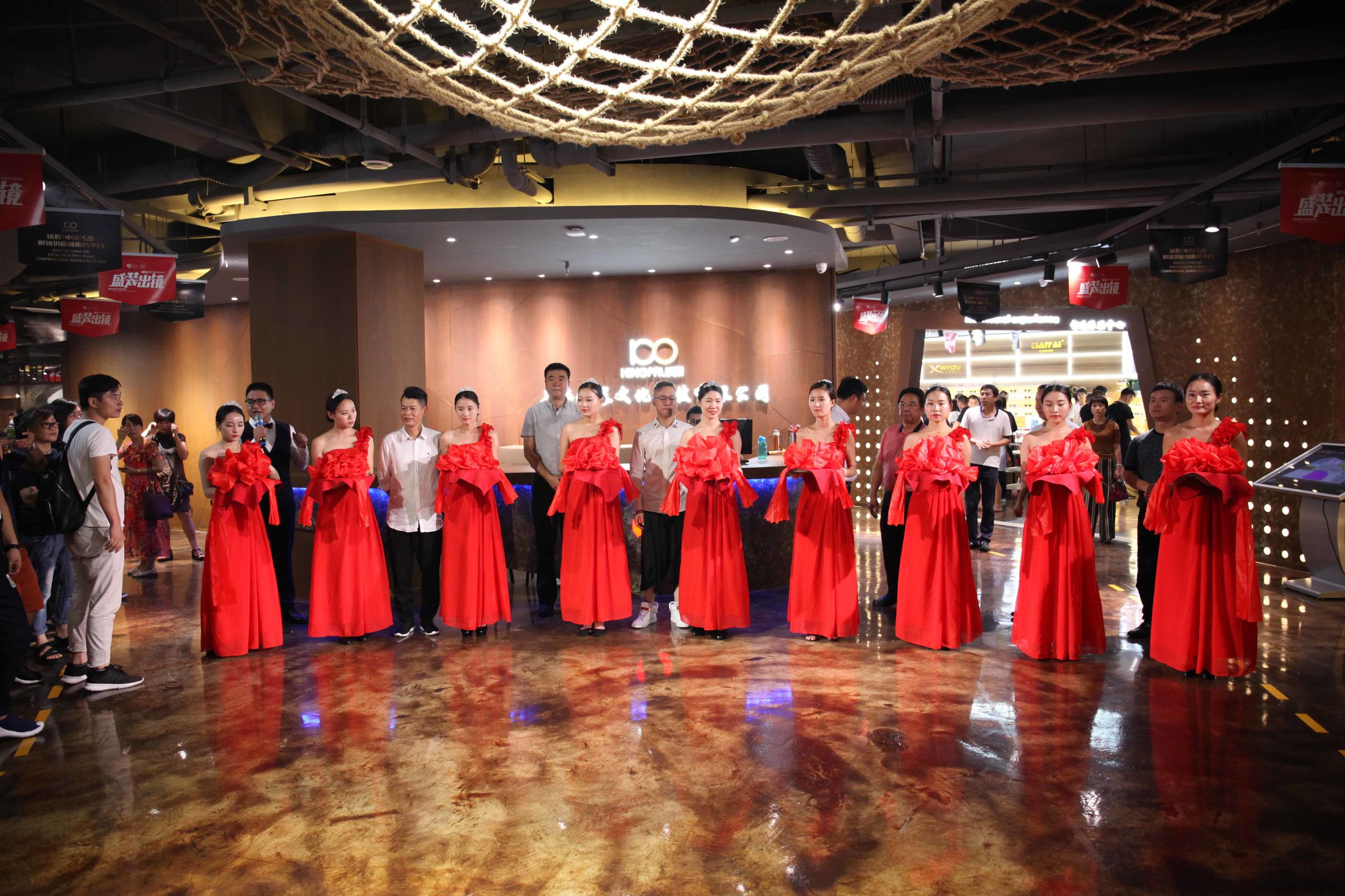 镜暴S2B平台盛装出镜眼镜业互联网+新引擎助力行业提速