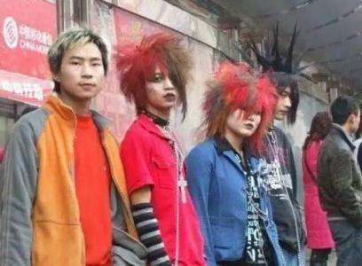 葬爱家族缺一块水泥地,广西葬爱家族水泥地斗舞完整视频