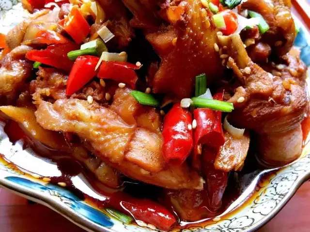 正宗清远鸡石锅鱼,清远猪肚鸡石锅鱼