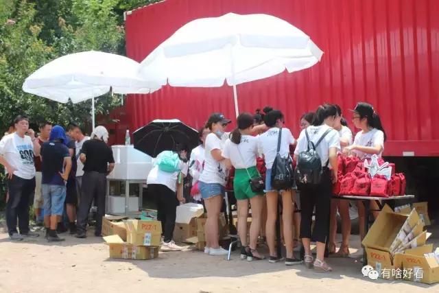 拍戏40度高温穿厚衣服,横店40度拍戏现场