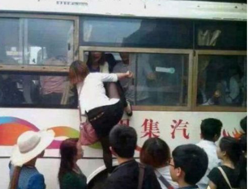 理发不小心把眉毛推掉了,理发师把眉毛剃掉