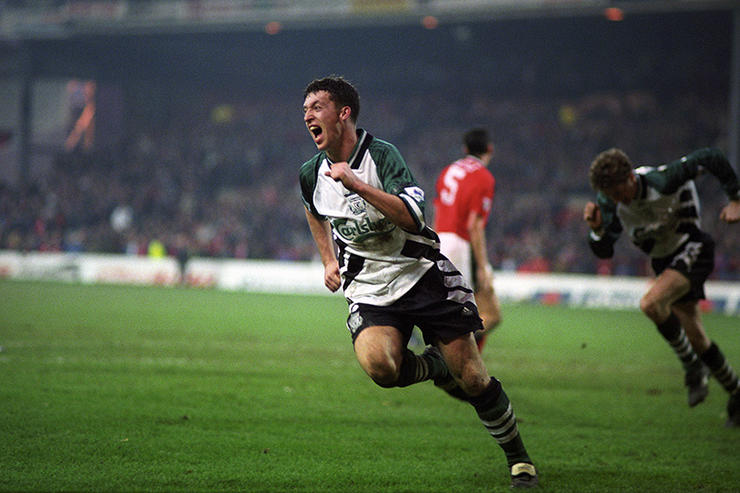 罗比福勒最新比赛,利物浦5冠王福勒捧杯