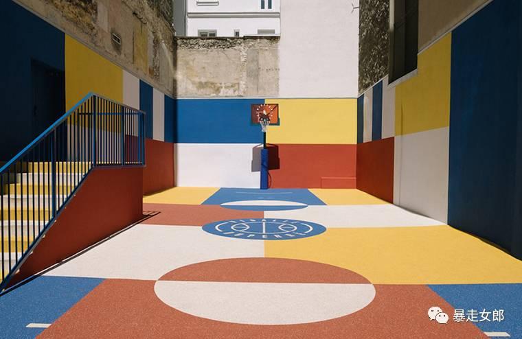 巴黎艺术篮球场配色 (巴黎色彩缤纷的篮球场)