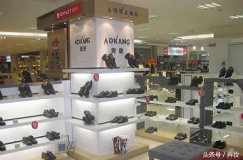 百货商场的一楼，是与世隔绝的时尚炼狱，你见到的都是这样！