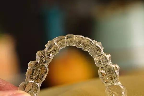 牙齿矫正钢牙套多少钱,淄博牙齿矫正多少钱