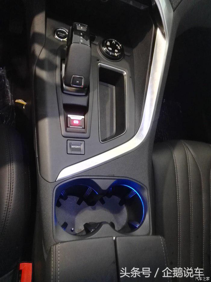 17款标致50081.8t精英版,17款标致50087座精英版蓝色