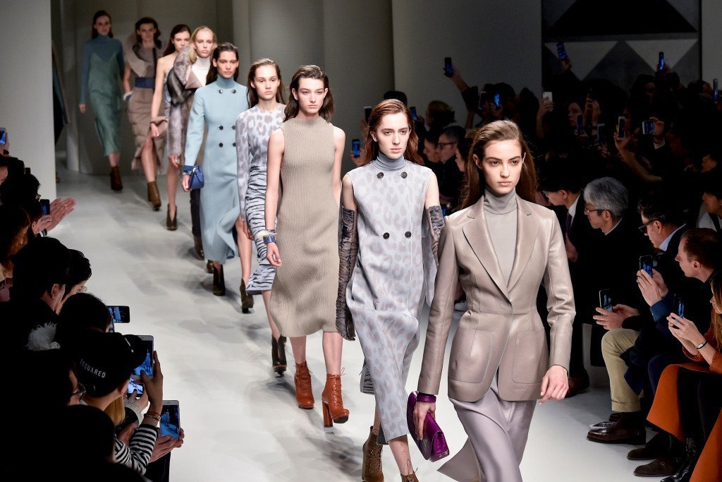 卡宾销售大跌24%；UN关闭英*旗国**舰店；JuicyCouture换创意总监；天猫奢侈品APP上线