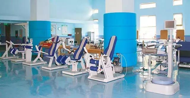 腰椎间盘突出贴哪个牌子膏药,小燕飞腰椎间盘突出锻炼方法