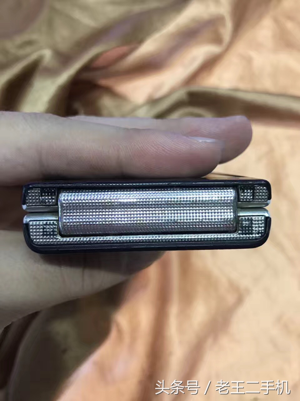 三星翻盖二手手机清仓处理便宜,二手三星手机值得入手吗