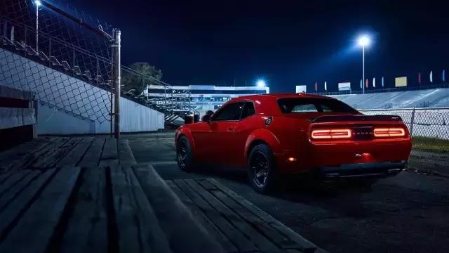 道奇的挑战者除了地狱猫，还有一台叫恶魔的