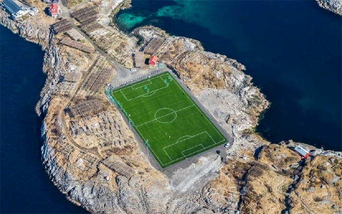 挪威绝美足球场,挪威球场背景图