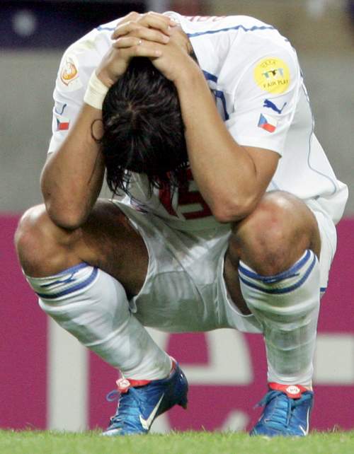 欧洲杯悲情瞬间,04年欧洲杯捷克vs荷兰全场