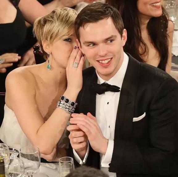 从电影到生活，荧幕情侣假戏真做、他们的定情之作在这里！