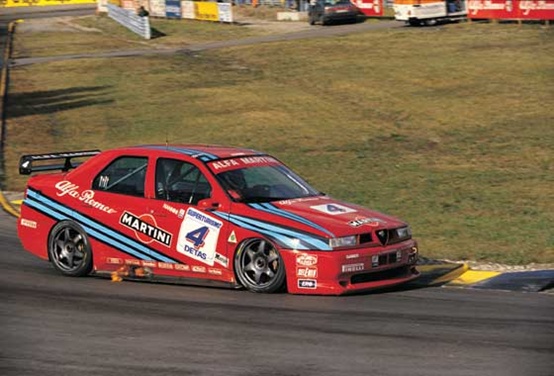 世界上跑得最快的红色车,世界上最快的红车和黄车