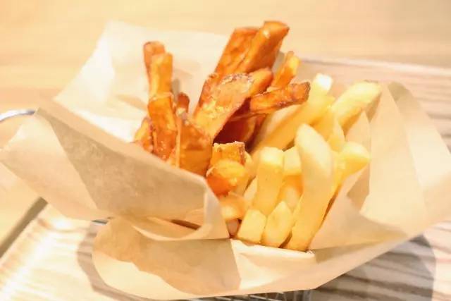 杭州肯德基不好好卖鸡，想干啥？