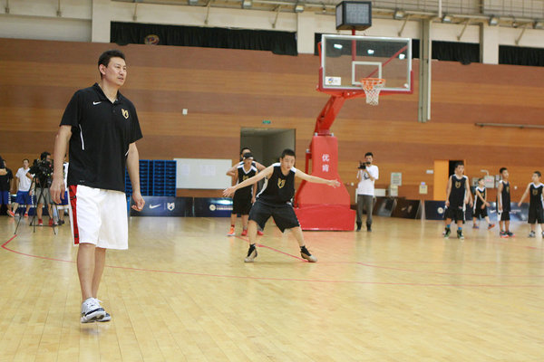 中国男篮球员谁发挥最好,中国篮球红蓝队主教练