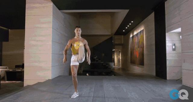 独家｜C罗来中国也不忘健身，GQ偷袭拍了一段视频