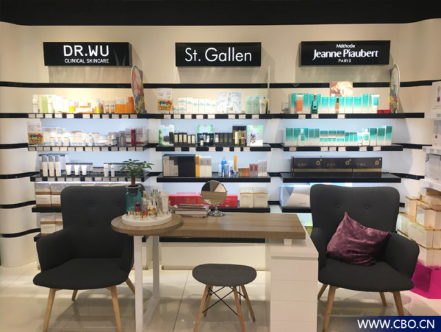 两年开了100家连锁店,两年开出50家直营店