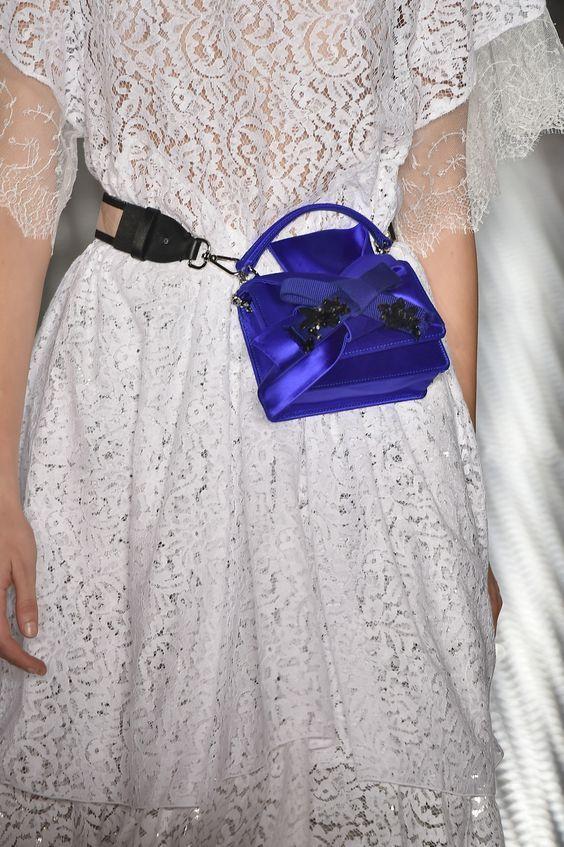 你花1000块买的包，背上却像卖菜的