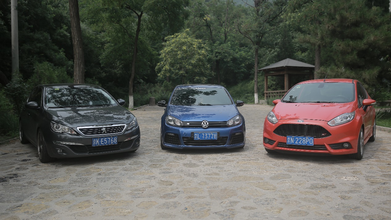 MT、布座椅、没加热、天窗、导航，偏执的选择——嘉年华ST！