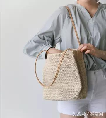 最近很火的草编包,比较定型的草编包