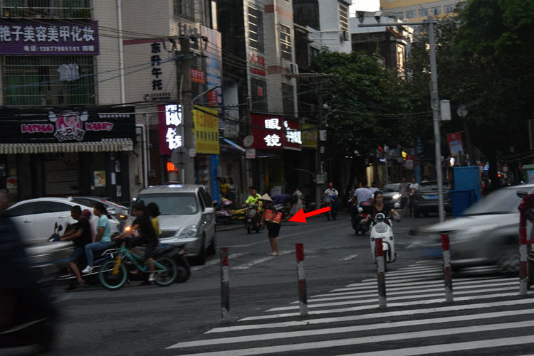 北海不礼让行人不扣分的视频,广西北海礼让行人监测点