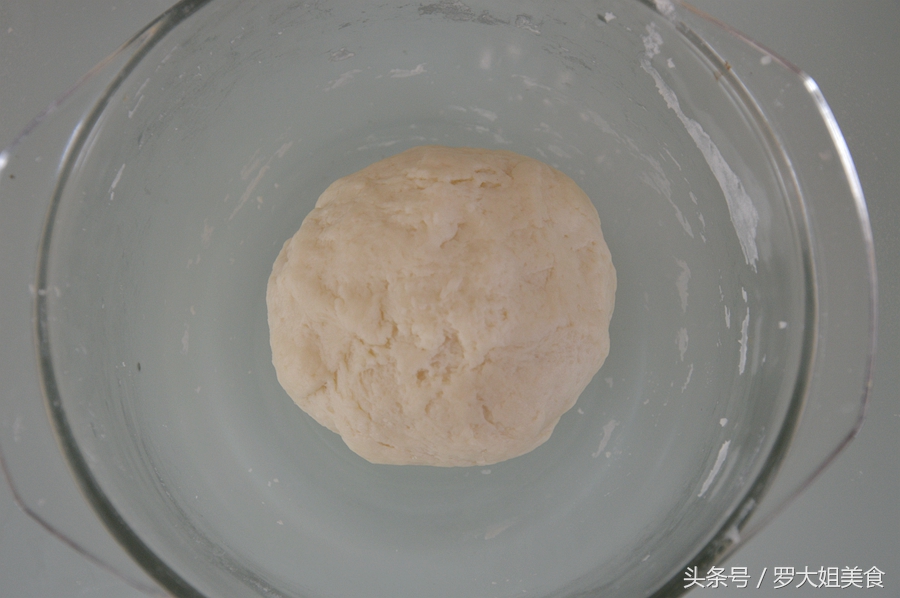 在家也能做出酥得掉渣的鲜花饼,玫瑰鲜花饼白玉酥皮