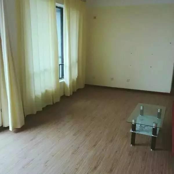 90后帅哥花3000元爆改出租屋后，又买了个破院子