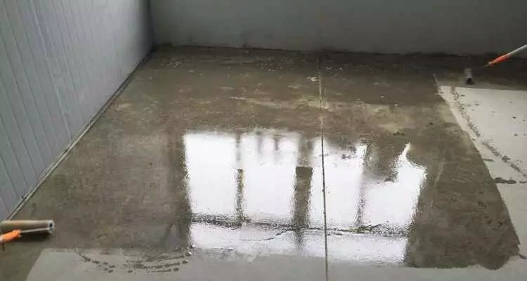 水泥地坪雨天潮湿怎么处理,水泥地面防潮的最佳方法