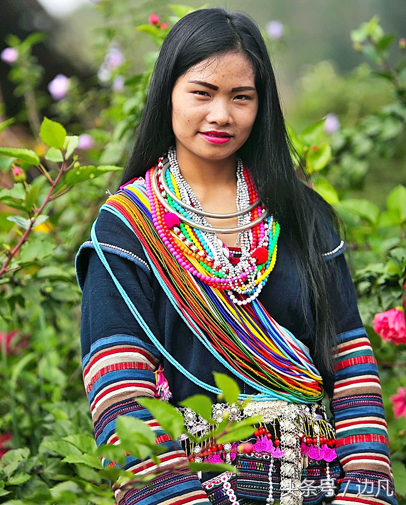 终年生活在高山密林之中的一个神秘的部族，孟连阿卡人！