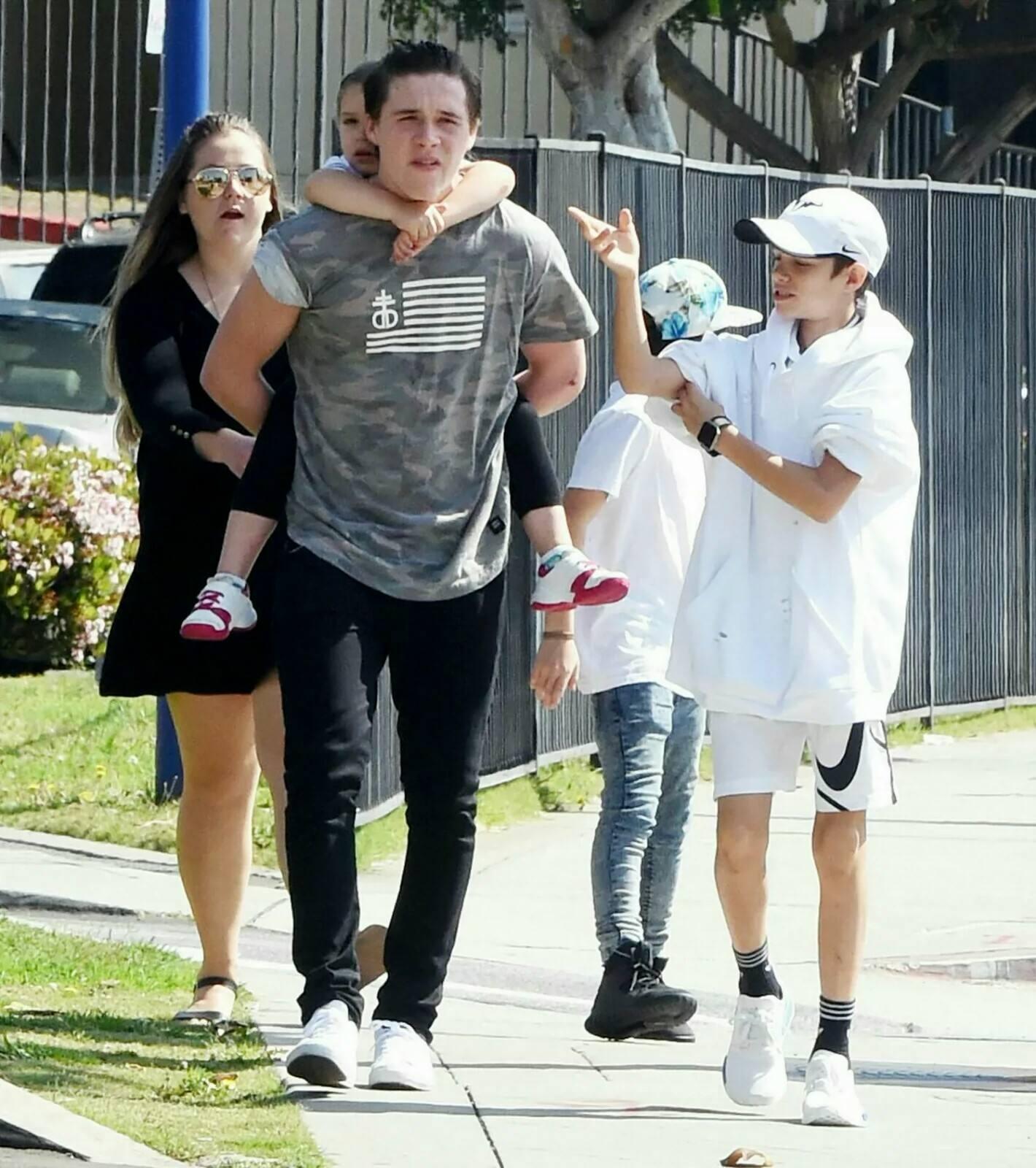 布鲁克林贝克汉姆驼背,贝克汉姆脚踝扭曲程度纪录