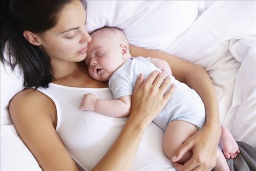 产后妈妈睡不好头疼怎么办,产后睡眠不好怎么办才好