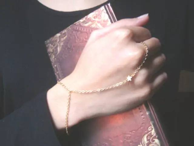 时与饰|“手”住年华,“链”念时光:八月首饰——手链