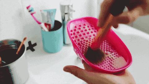 长期不清洗的化妆刷爆痘,化妆刷不干净会长痘吗