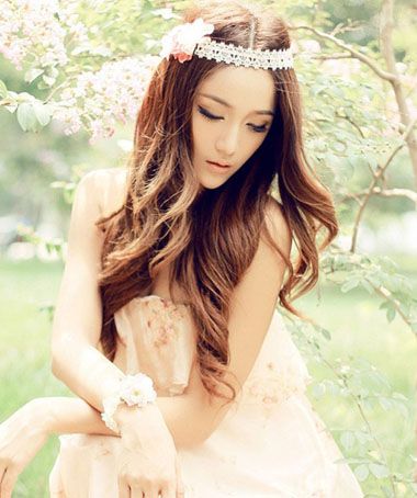 梨花头发型中长发卷发,气质中分丸子头发型教程