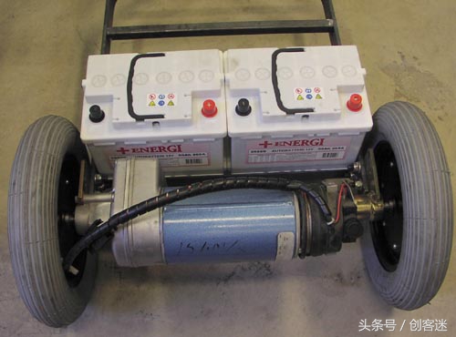 小伙自己动手做迷你电动四轮车,四轮电动小车简易制作