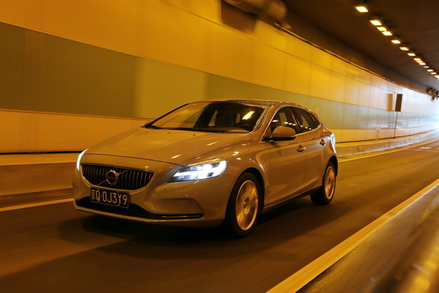 沃尔沃新款v40试驾,试驾沃尔沃v40