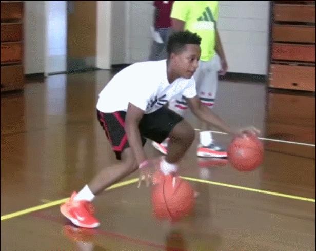 篮球初学者必须进行的行进间基础运球训练