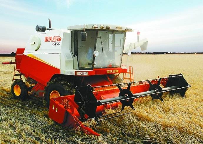 谷王履带式联合收割机最新款,17款谷王玉米收割机介绍