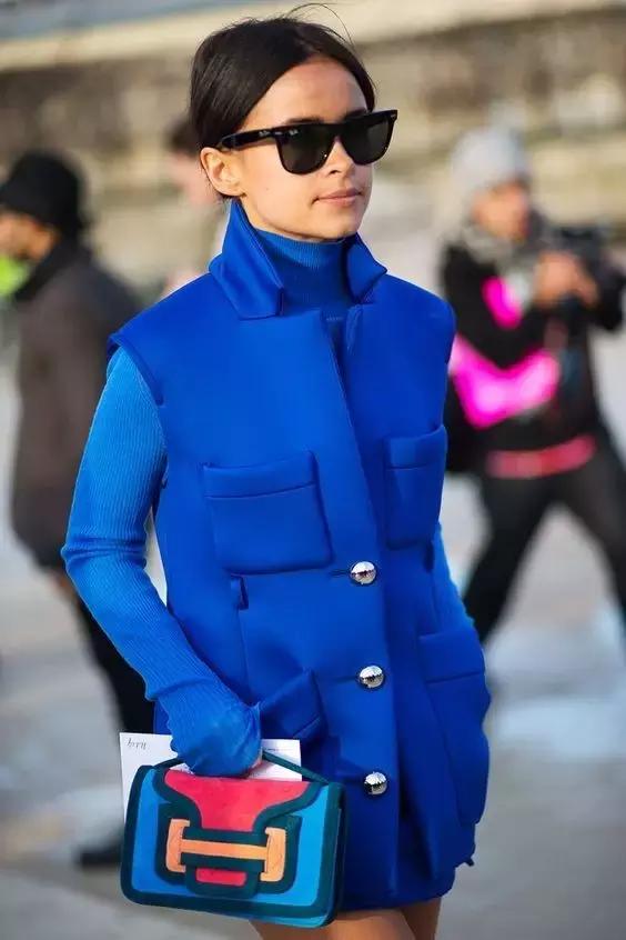 手拎高级感迷你小包包,高级感超迷你小包包