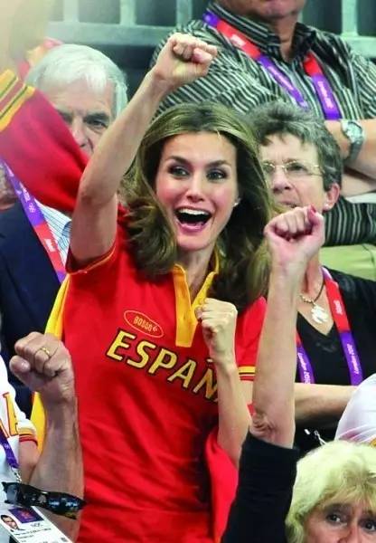 名流｜她如何从洛丽塔变身西班牙王后？